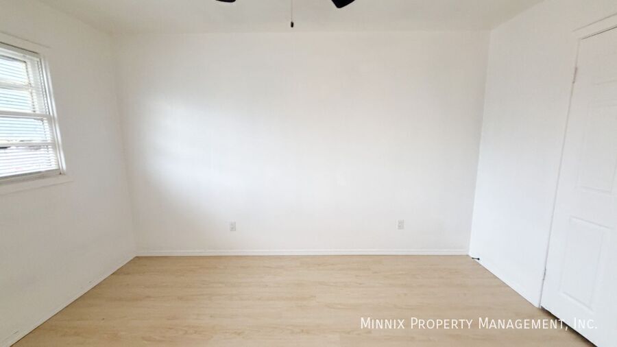 Building Photo - 5005 Avenue W