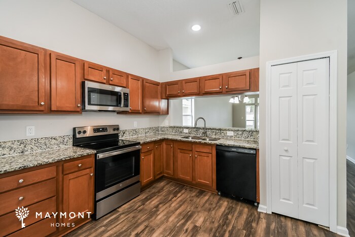 Building Photo - 10884 Campus Heights Ln