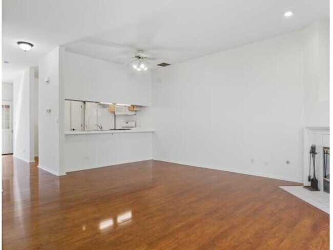 Building Photo - 519 Woodcrest Dr