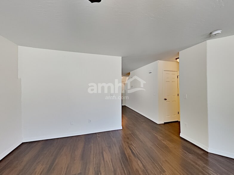 Building Photo - 1830 S 875 E