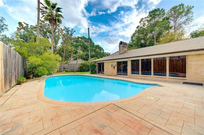 Building Photo - 11024 Riverview Dr