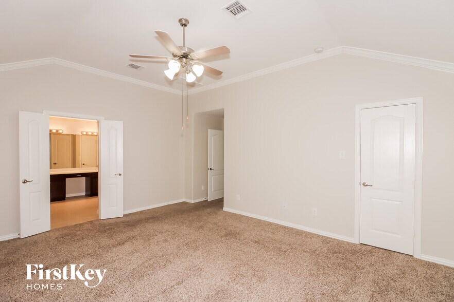 Building Photo - 219 Chestnut St