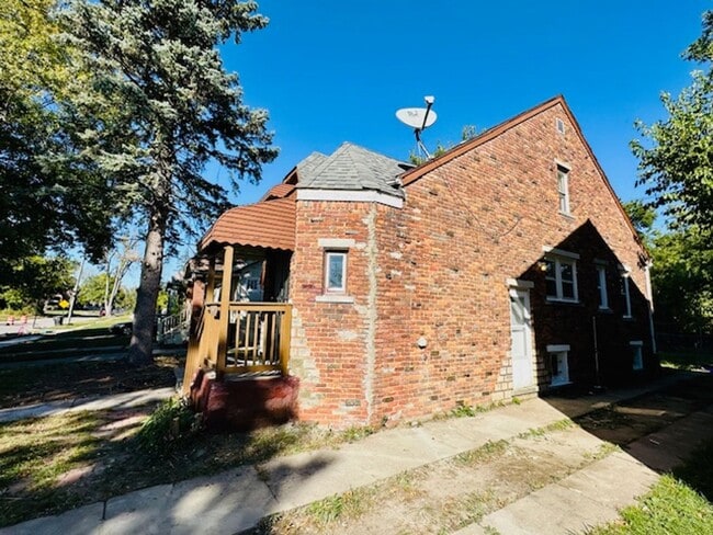Building Photo - SECTION 8 ONLY For Lease 3 bed 1 bath