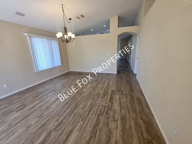 Building Photo - 6078 N Panorama Park Dr