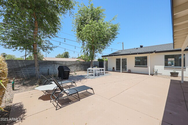 Building Photo - 901 W Berridge Ln