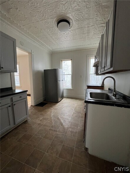 Building Photo - 229 Kellogg St