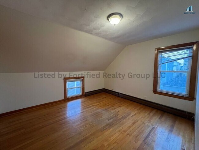 Building Photo - 455 Middle St