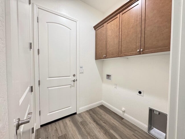 Building Photo - 2042 Daffodil St