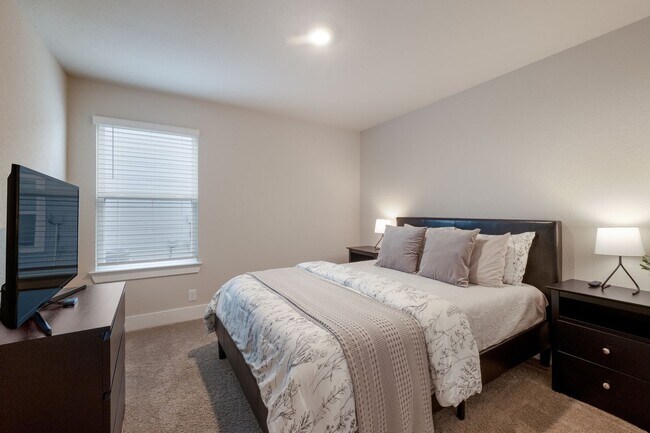 Building Photo - Jewel Curve Gem