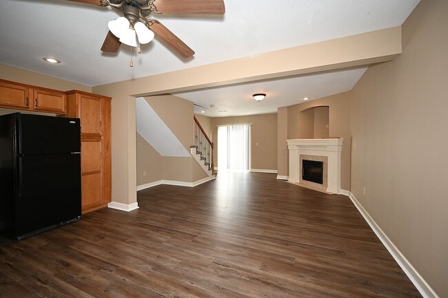 Building Photo - 3 Bedroom, 2.5 bath Townhome with 1 car garage!