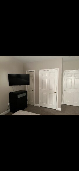Primary Photo - 43 E Cross St
