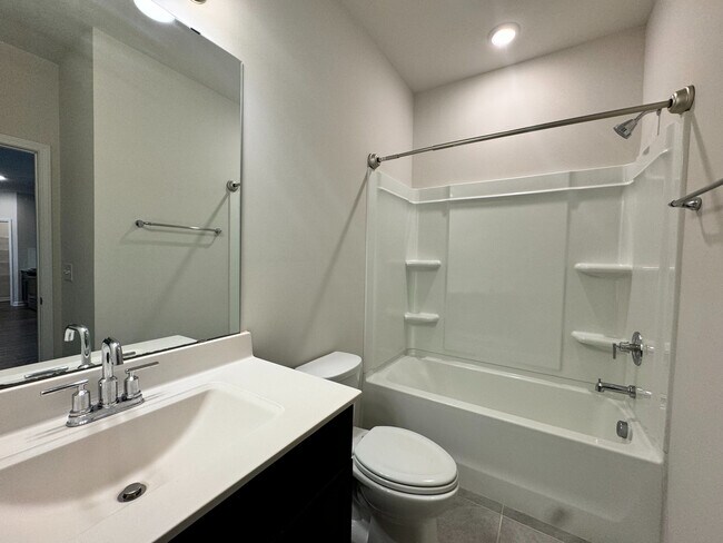 Building Photo - Room in House on Bedrock Rd