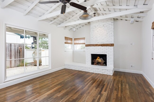 Building Photo - 502 Poinsettia Ave