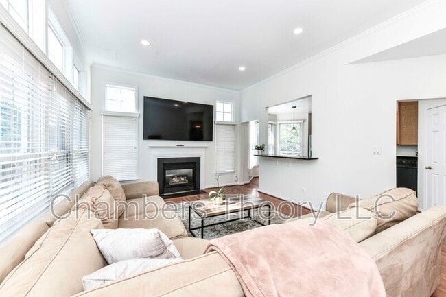 Building Photo - 46342 Summerhill Pl