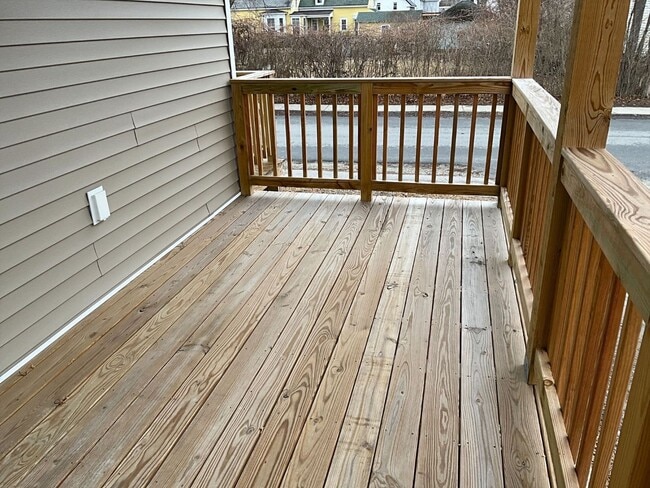 Building Photo - 90 Elm St