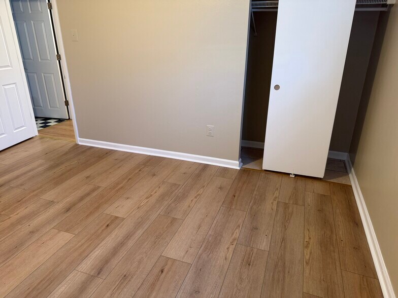 Building Photo - 9358 Hoff St