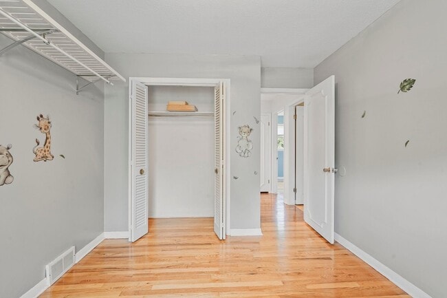 Building Photo - 300 Murray Hill Rd