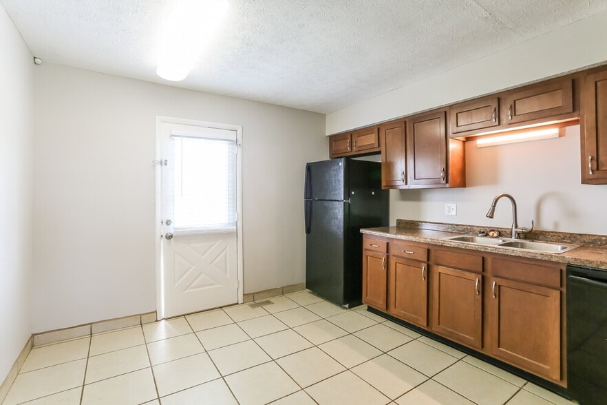 Building Photo - 6615 Cedar Ct