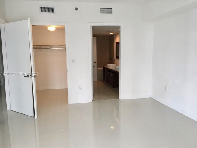 Building Photo - 475 Brickell Ave