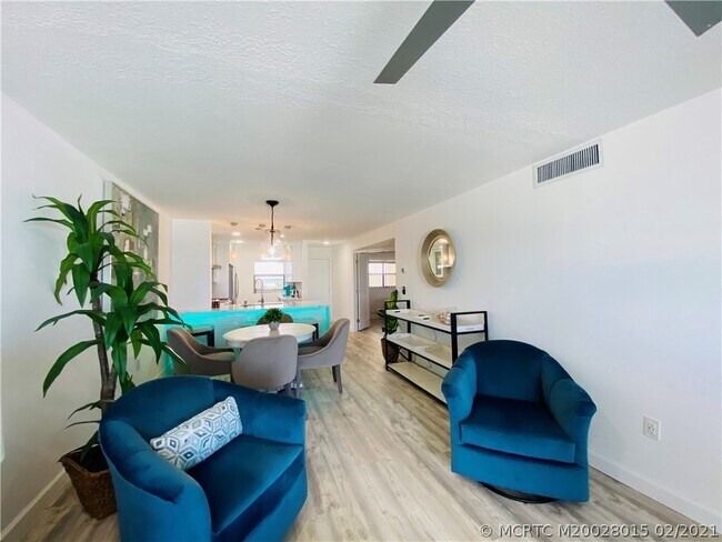 Building Photo - 7440 S Ocean Dr