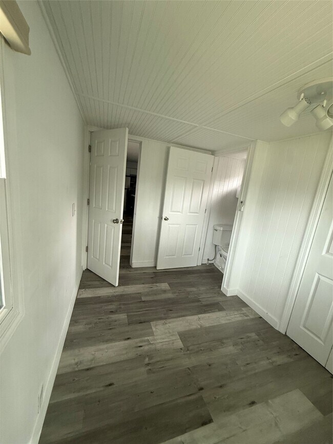 Building Photo - 310 E Jack Ave