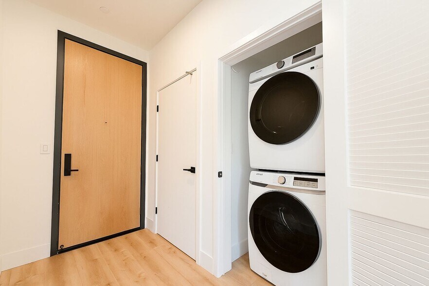 Building Photo - 5813 Lexington Ave