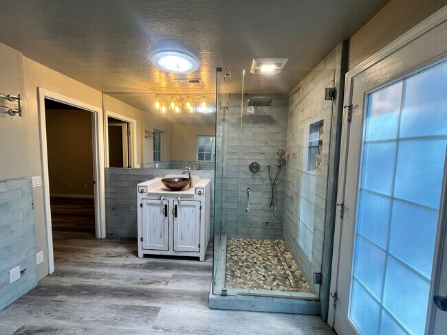Building Photo - Welcome To a Tranquil Cottage Nestled in t...