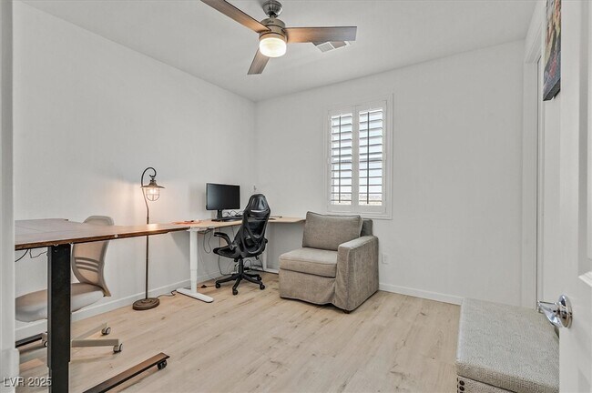 Building Photo - 10112 Pleasant Knoll Ave