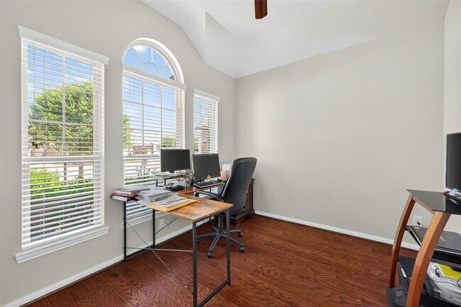 Building Photo - 13935 Manobrook Ct