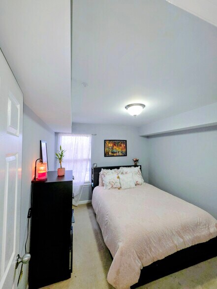 Guest baedroom - 5908 Founders Hill Dr