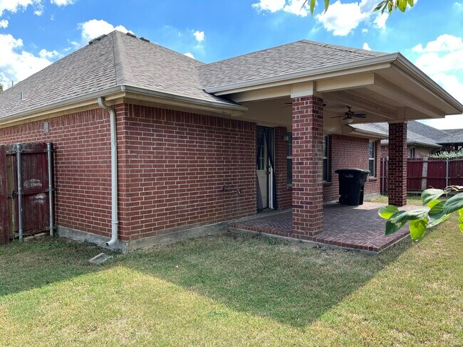 Building Photo - 209 Serenade Ln