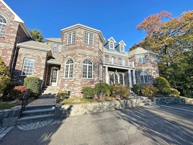 Building Photo - 66 Forest Ave