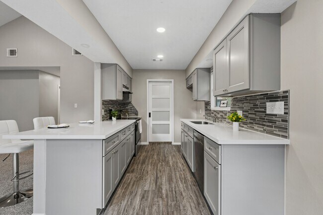 Building Photo - 17318 Broken Back Dr