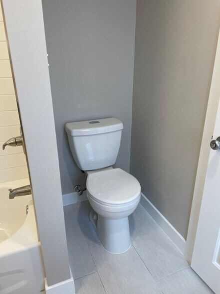 Building Photo - 145 Dupont St