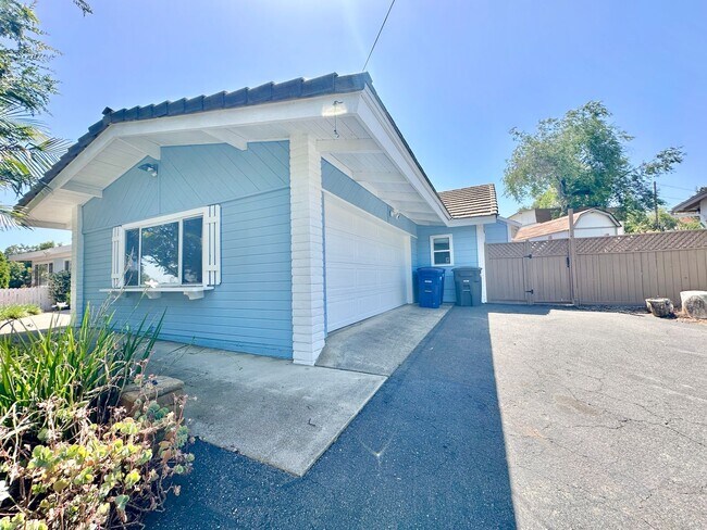 Building Photo - Beautiful Home, in Quiet Country Setting, Large, Private, Fenced Yard Space, with Landscaper Incl...