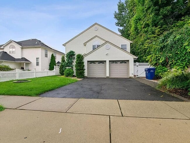 Building Photo - 275 Hamilton Pl