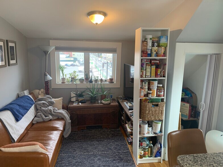 Building Photo - 287 Beacon St