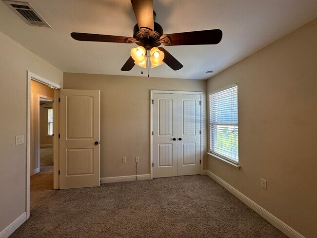 Building Photo - 516 Grand Ridge Dr