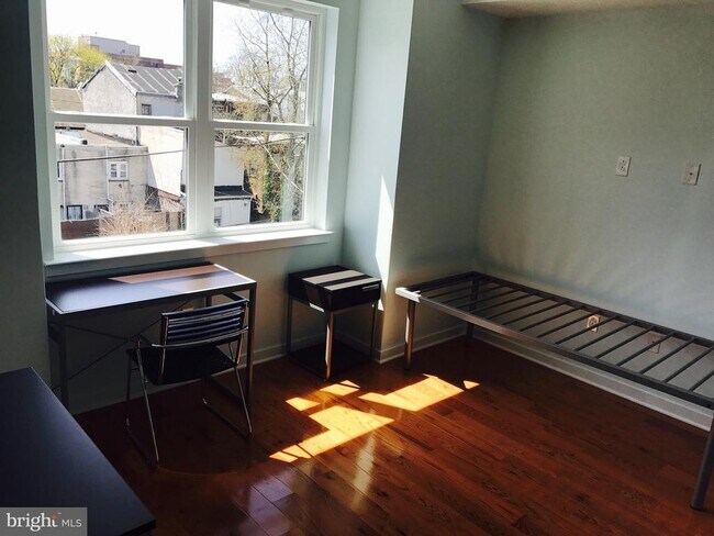 Building Photo - 1517 W Seybert St