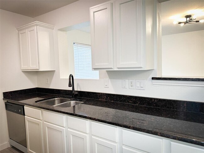 Building Photo - 1307 Norwalk Ln
