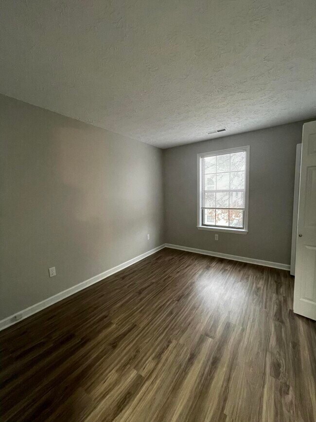 Building Photo - 404 Bainbridge Ct