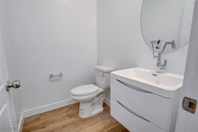 Building Photo - 237 Callen Falls Ave