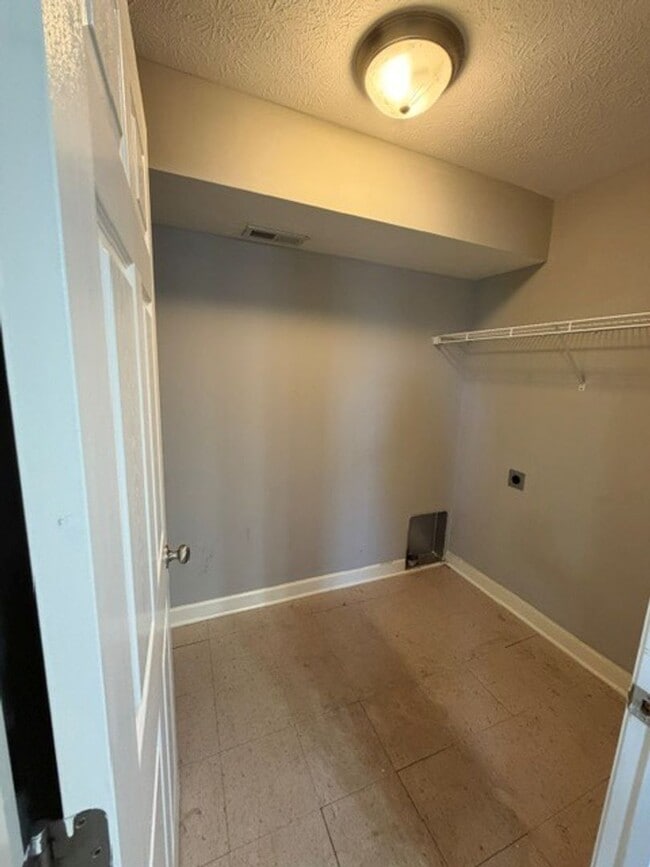Building Photo - 257 Audley Ave