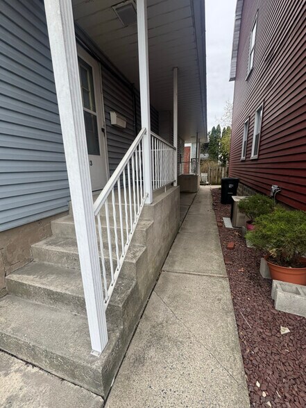 Building Photo - 3 W Evergreen St