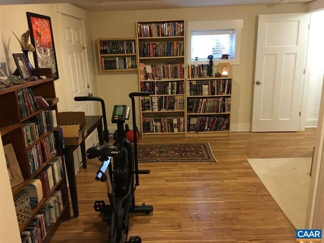 Building Photo - 718 McIntire Rd