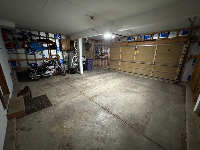 Building Photo - Room for Rent – Bear Valley, Denver | $1,000/month (Bills Included)