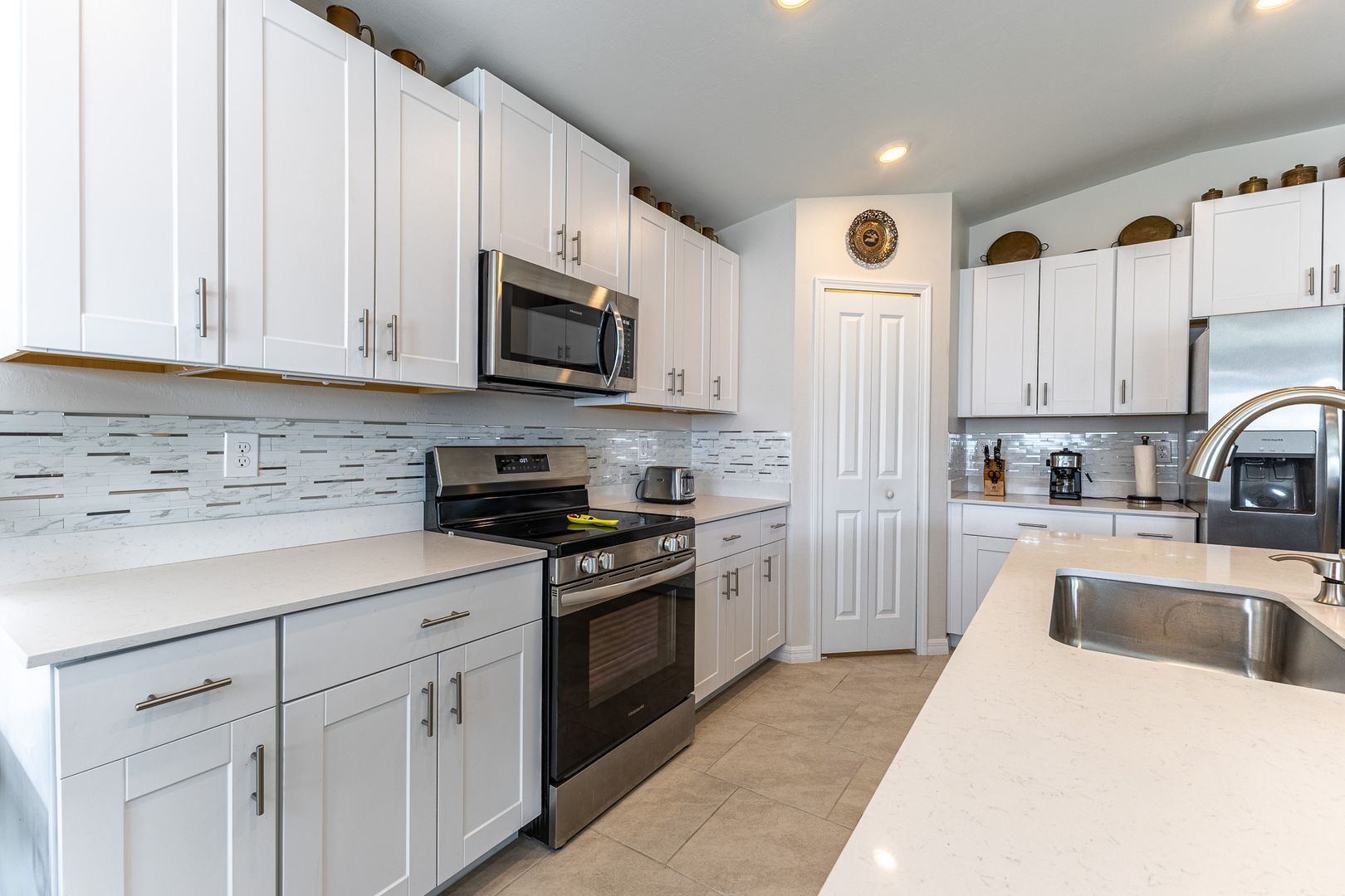 Building Photo - Move-In Ready 4-Bedroom Home with Modern Furnishings in Rotonda West