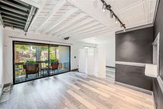 Building Photo - 10453 Carrollbrook Cir