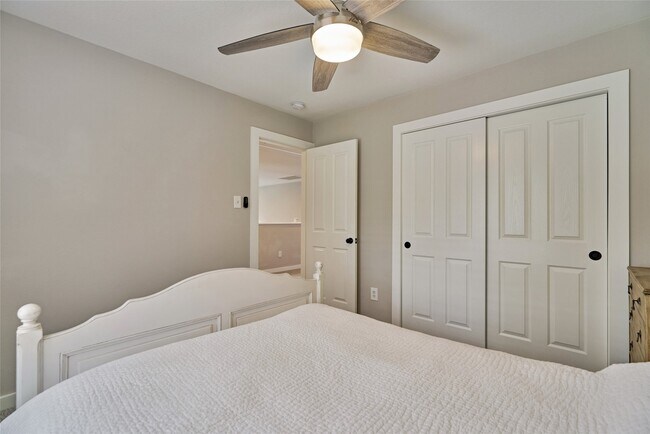 Building Photo - 38 E Gaslight Pl
