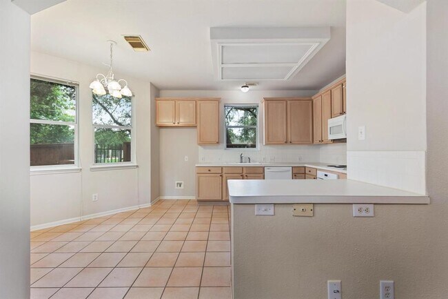 Building Photo - 2 Muirfield Greens Cove